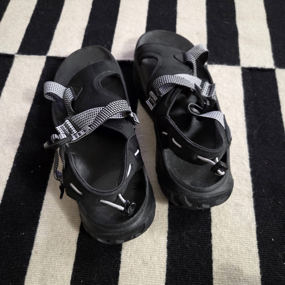 Nike‎ Black and Gray Outdoor Sport Sandals - Picture 7 of 15